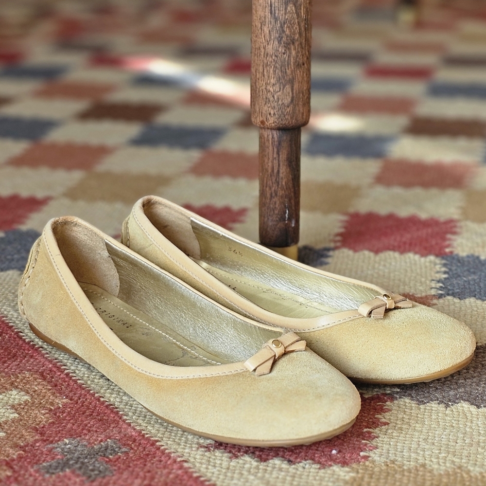 The Original Car Shoe Women's Tan Suede Flats Flats